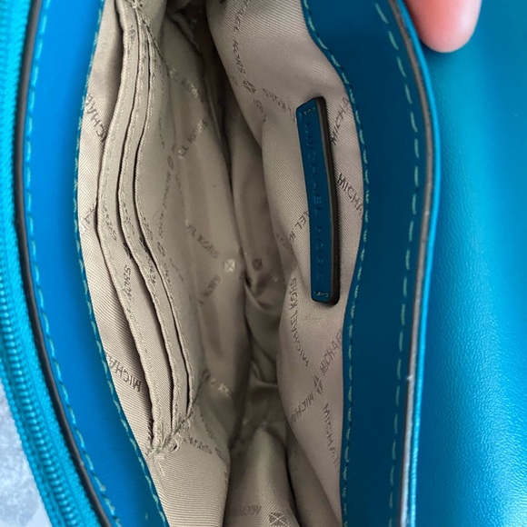 Michael Kors quilted velvet crossbody, color indigo - Picture 4 of 7